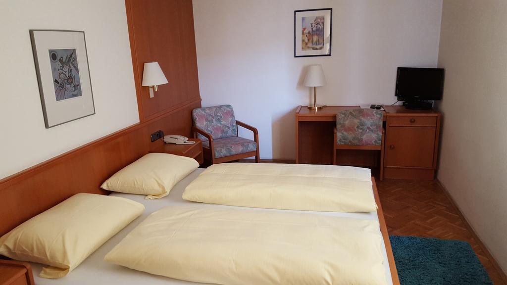 Zum Weissen Roessl Hotell Kallmünz Rum bild