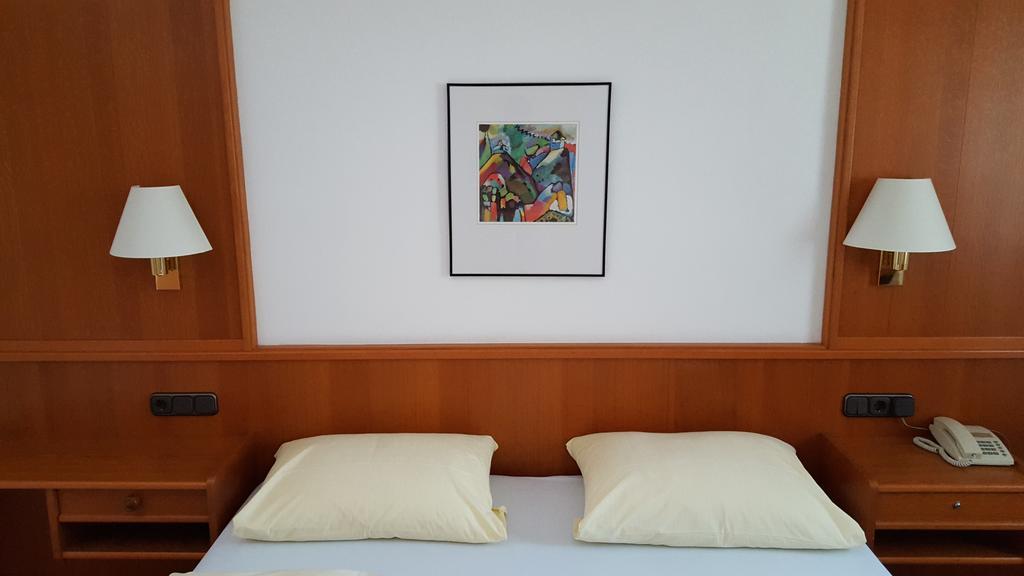 Zum Weissen Roessl Hotell Kallmünz Rum bild